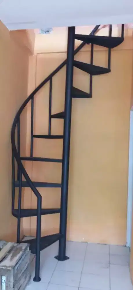 Tangga putar minimalis