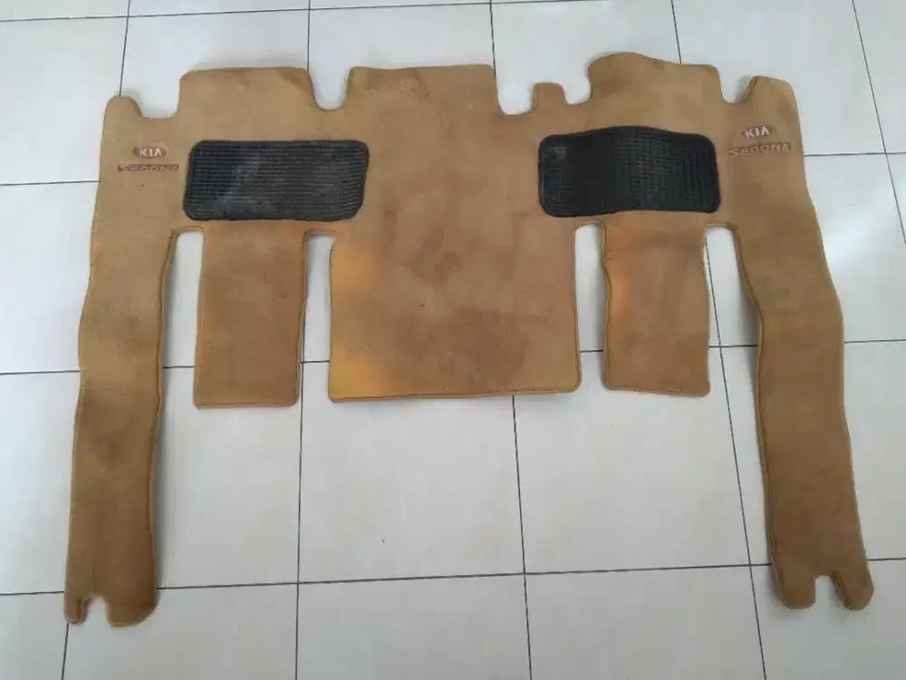 Karpet Bangku Tengah KIA Sedona '04.