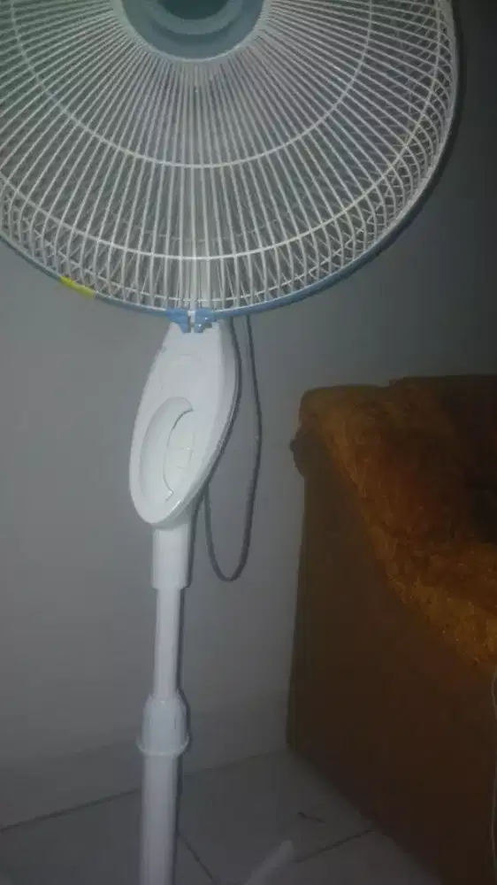 Barang bekas dpakai second kipas angin merek merk miyako stand berdiri