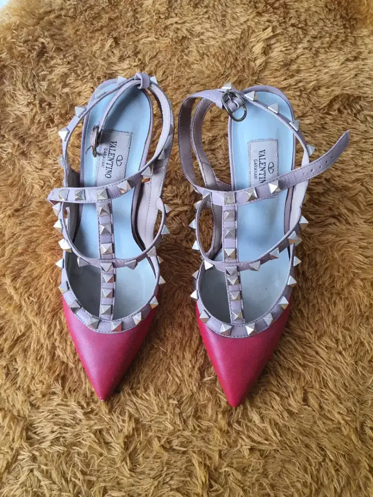 Sepatu wanita valentino