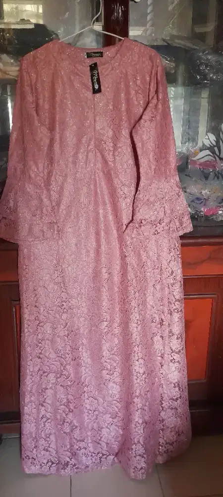 Dress Brukat kondisi Baru