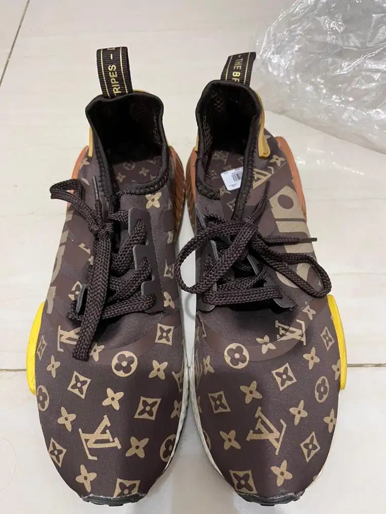 Sepatu LV warna coklat