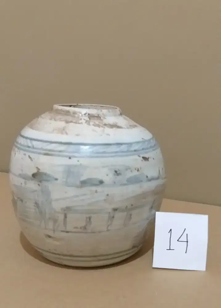 Guci kuno kondisi bagus