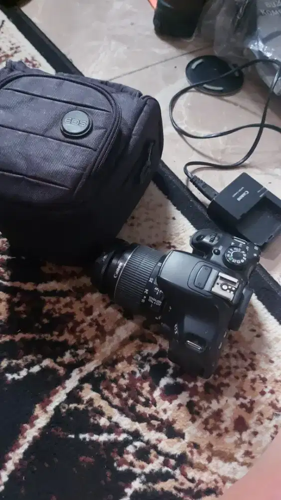 DSLR Canon EOS 700D