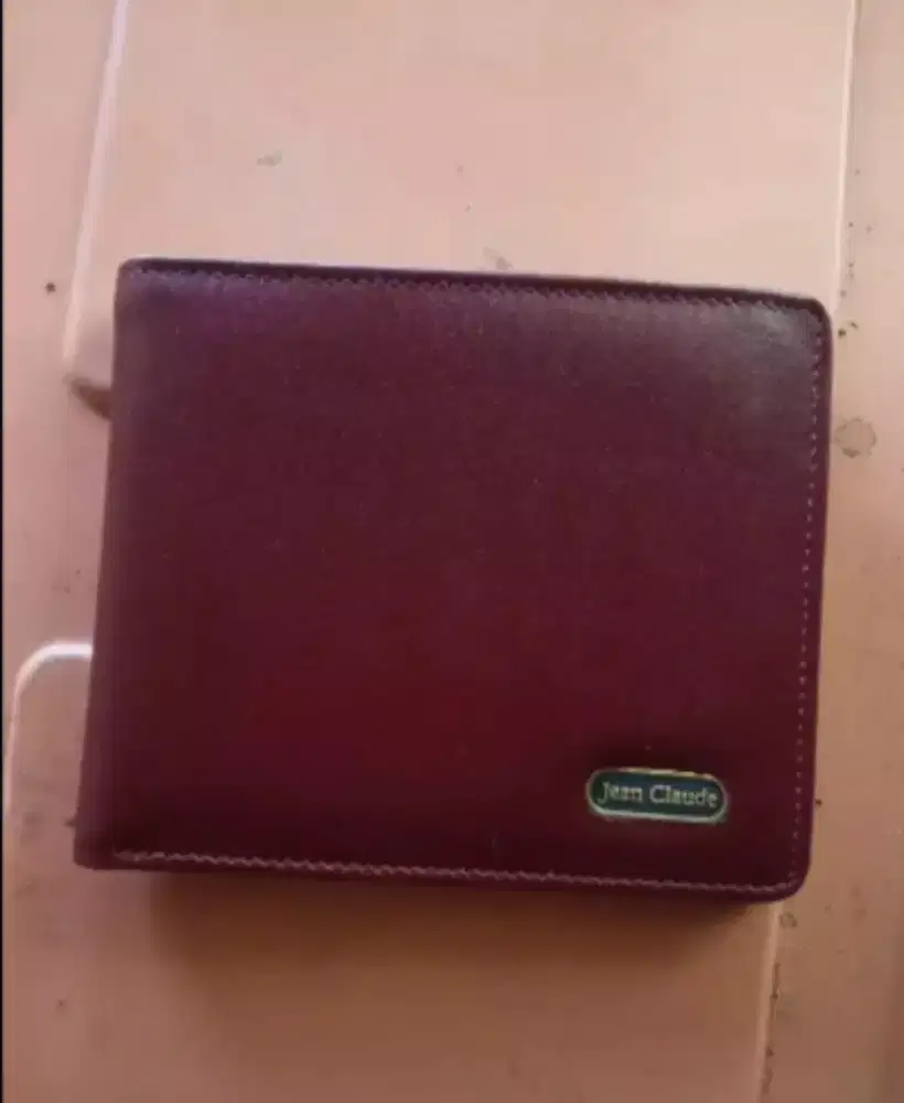 Dompet kulit coklat merek Jean claude