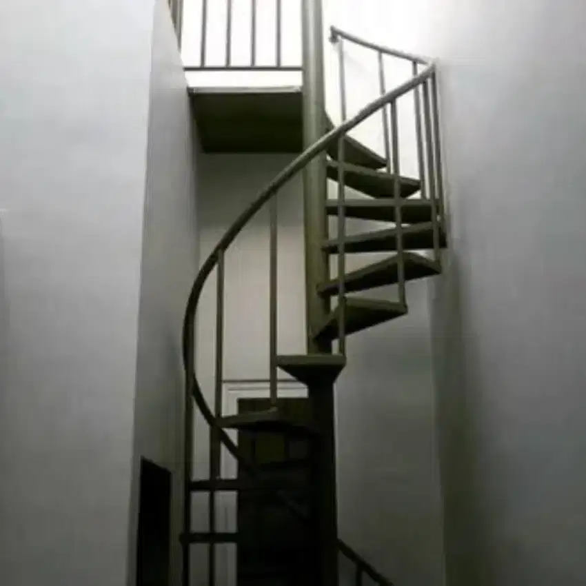 Tangga putar kuat, minimalis mewah dan bergaransi