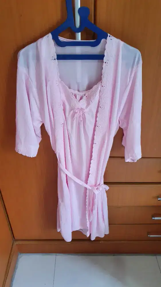 Dijual baju baru. baju tidur 1set.piyama+terusan dress.cantik sekali