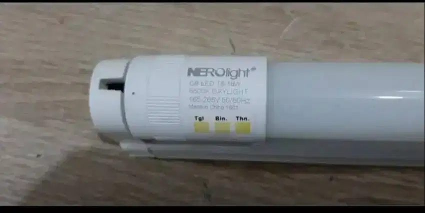 Lampu Neon LED Nerolight T8 Tube Warm Light kondisi OK