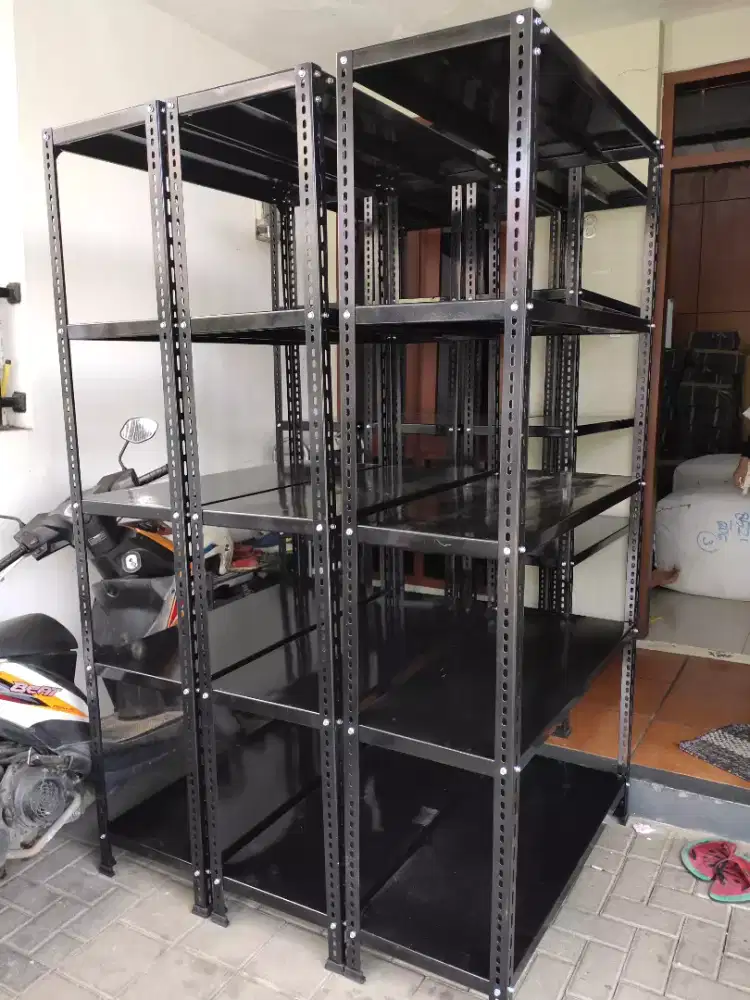 rak besi 5 hambalan warna hitam  lokasi bandung bos