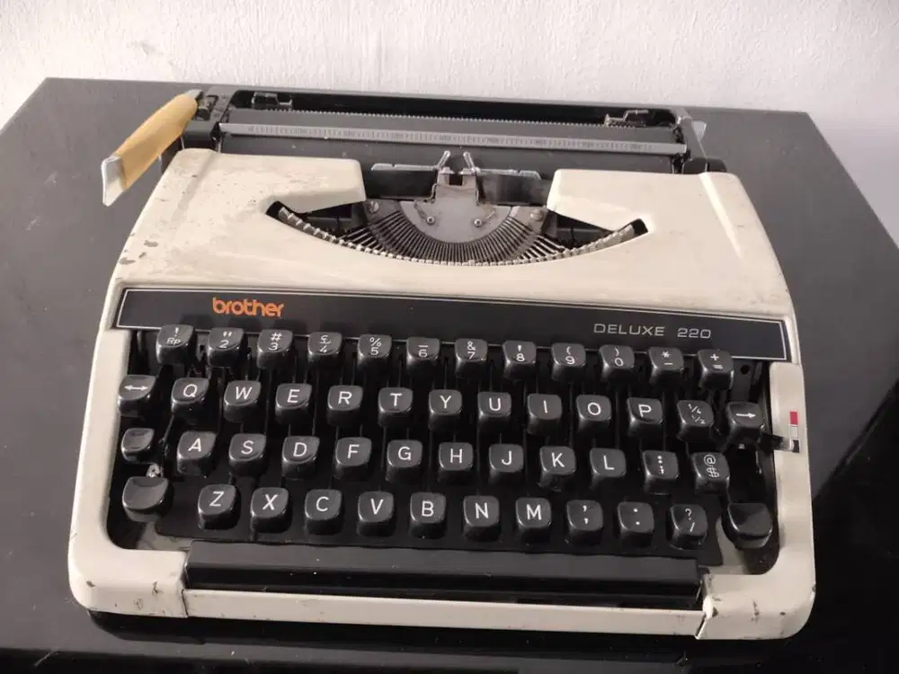 Mesin tik merk Brother