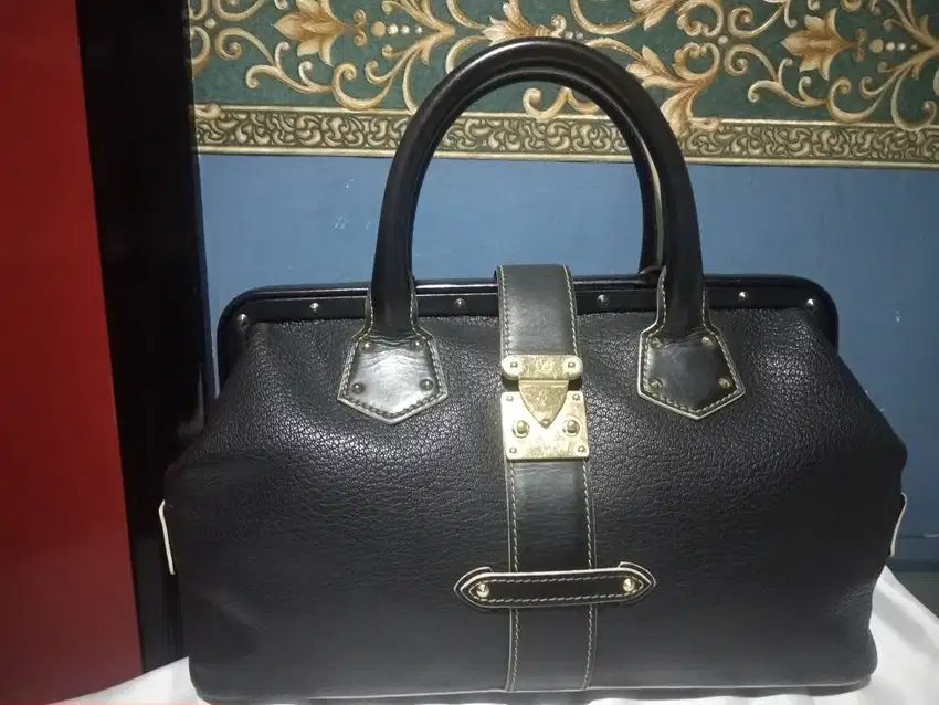 Dijual Tas Wanita LV Black Suhali Preloved Authentic Preloved