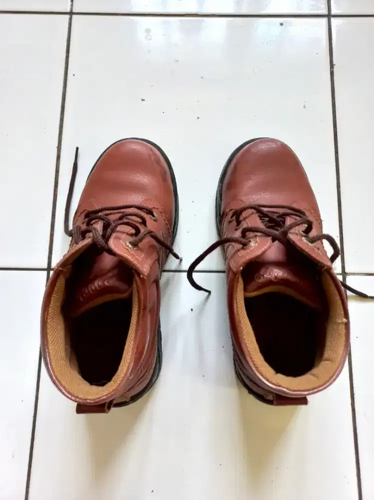 sepatu coklat bagus