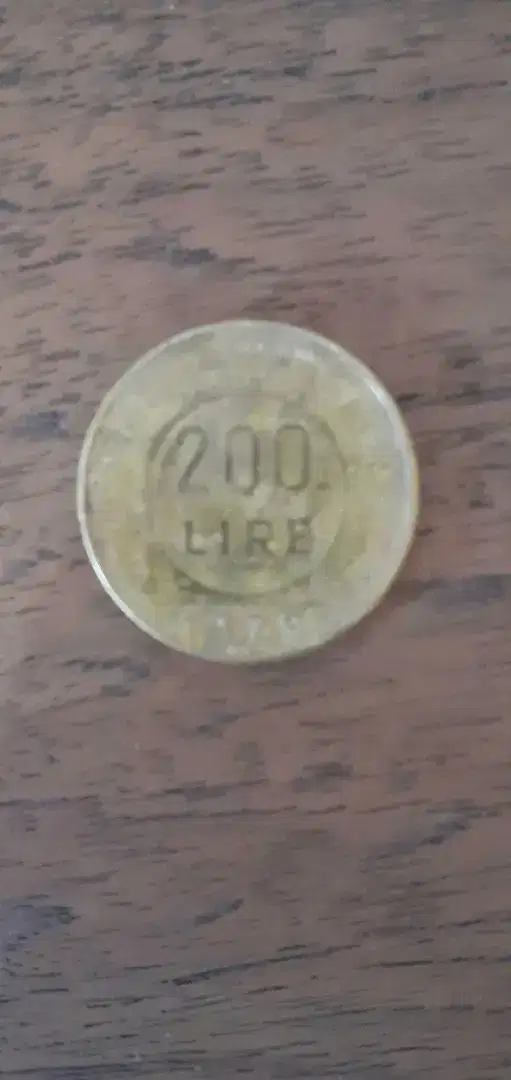 Uang koin kuno 200 lire italia