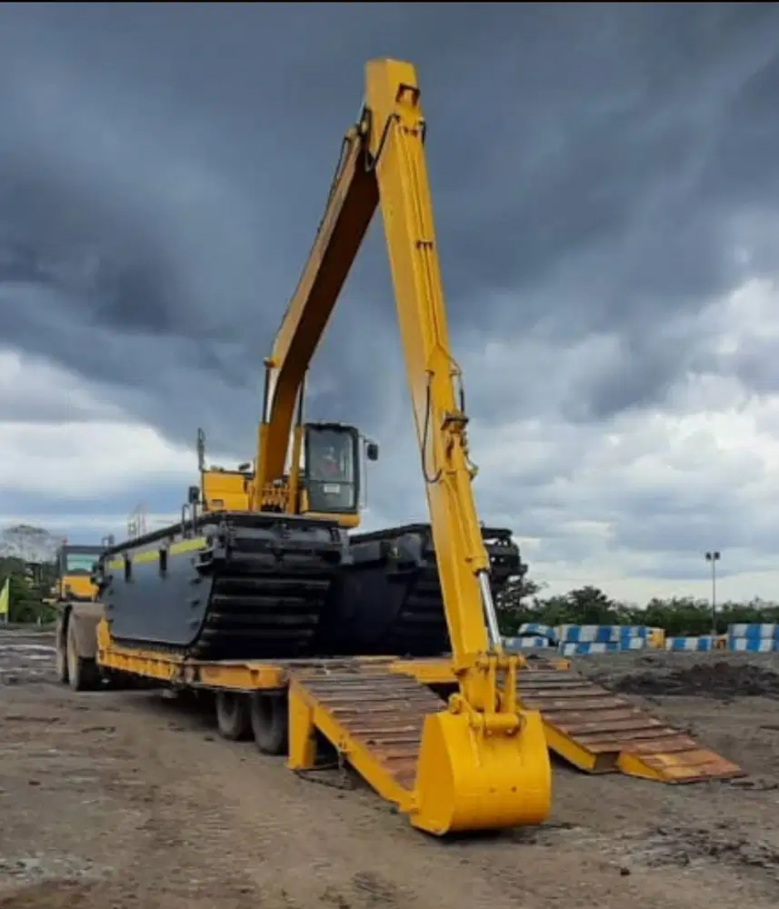 Ampibi excavator swamp PT ULTRATREX INDONESIA ponton Beko lumpur
