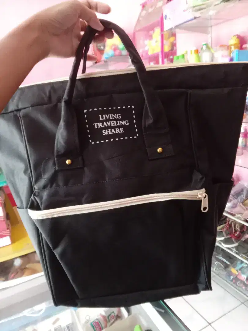 Tas traveling hitam