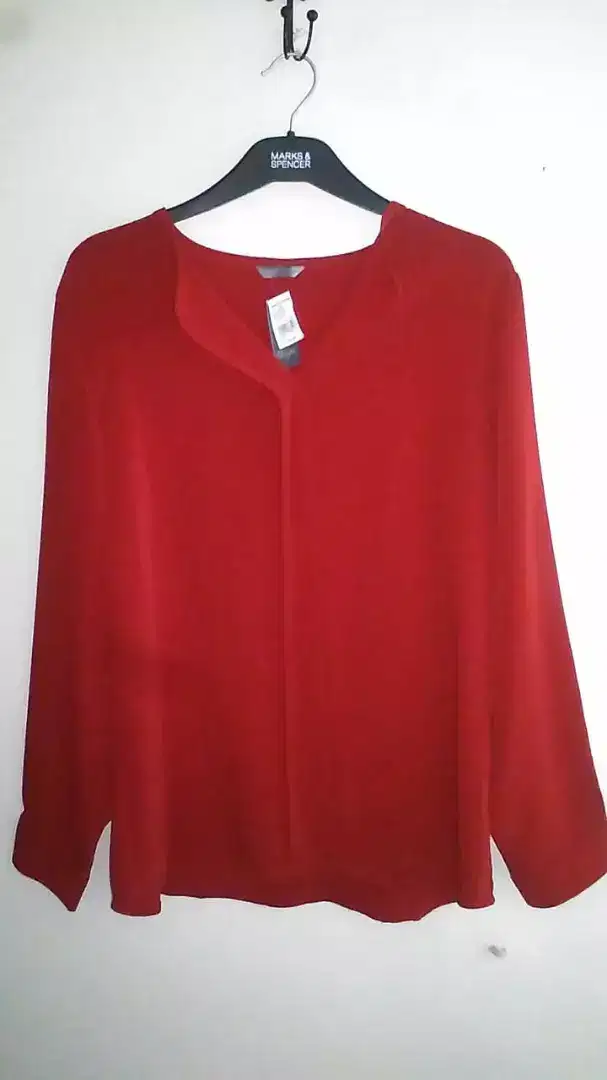 Red Blouse St.Yves merah bahan jatuh. Size S.