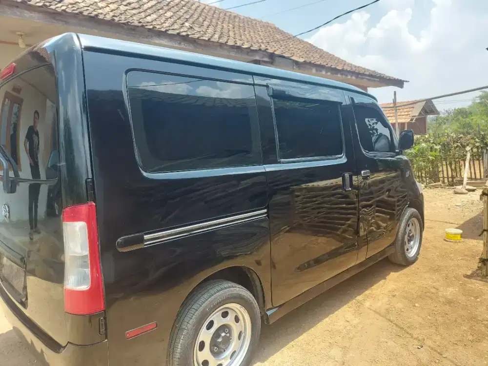 kaca film mobil menambah privasi