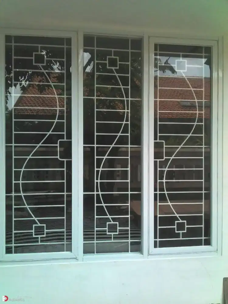 TRALIS JENDELA MODEL TEMPA