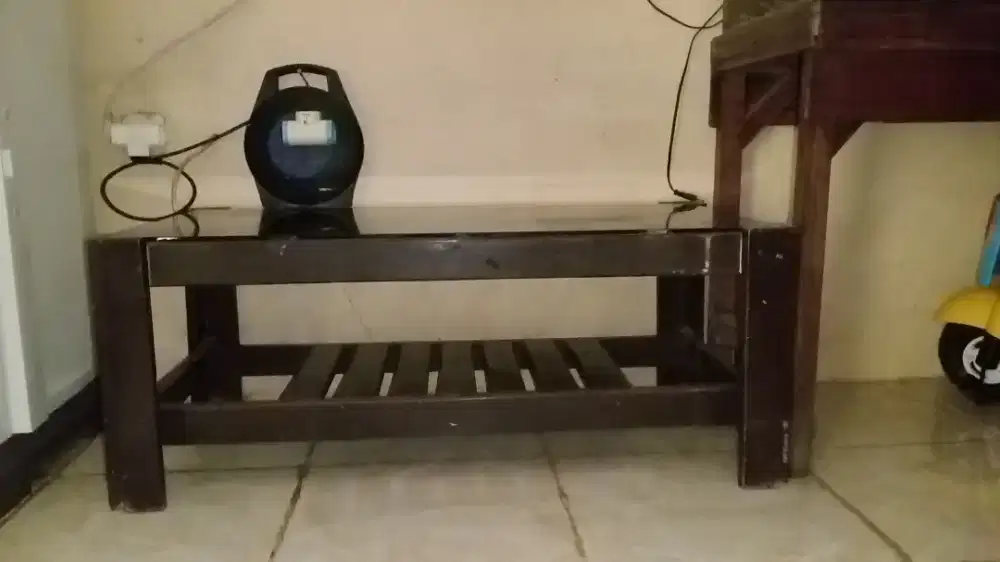 Meja kayu kaca warna coklat