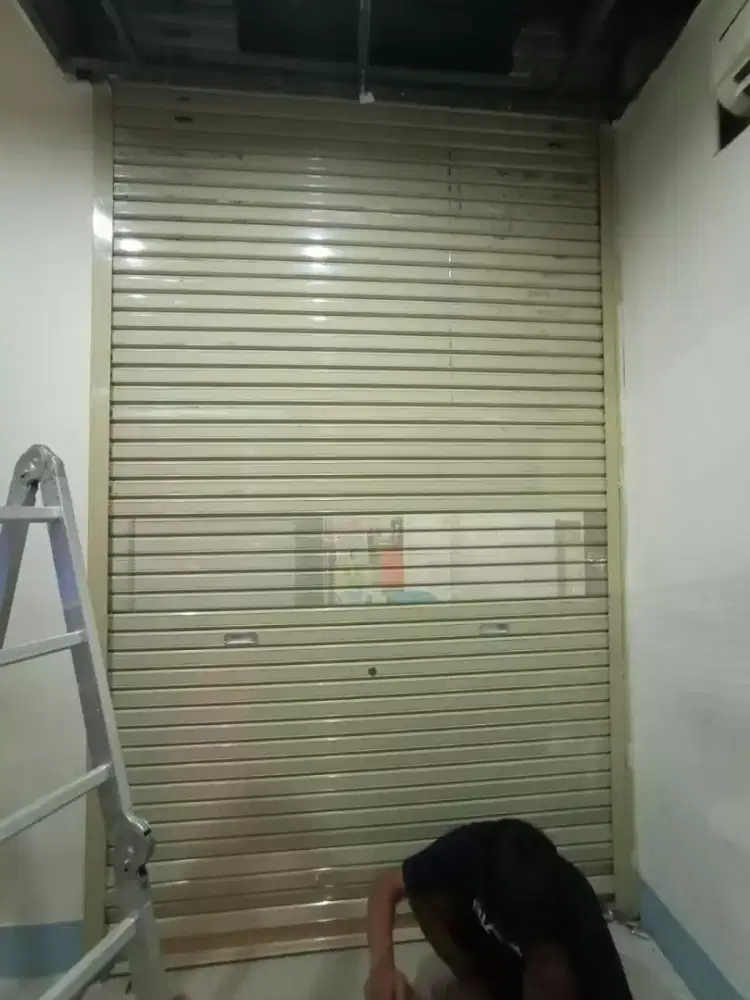 Service rolling door