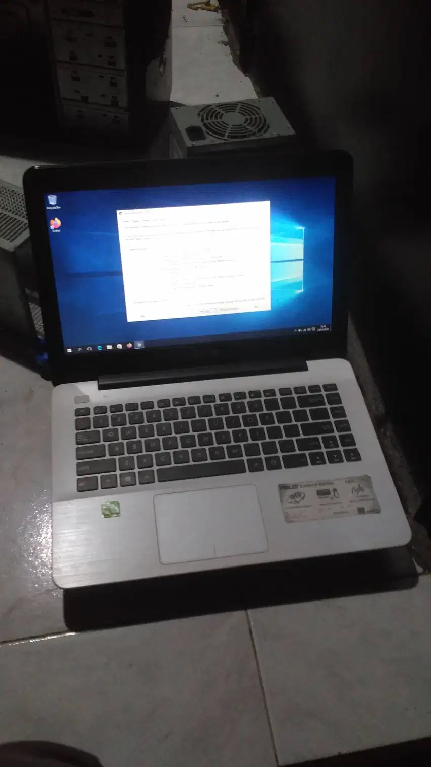 Di beli laptop bekas segala kondisi