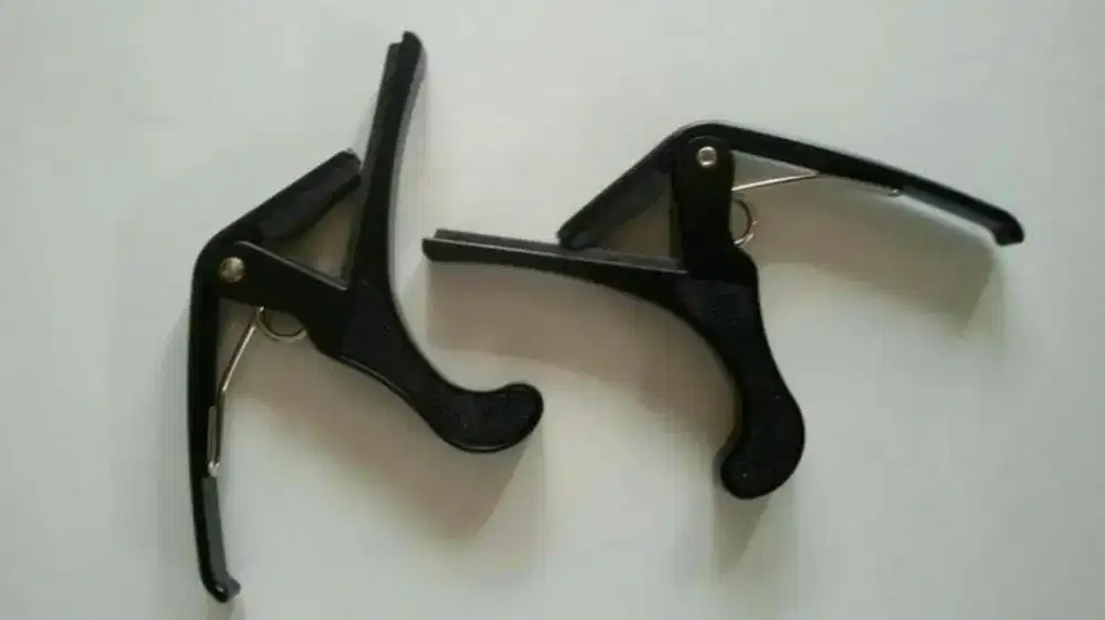 capo gitar - alat naik turun nada - bahan besi - import