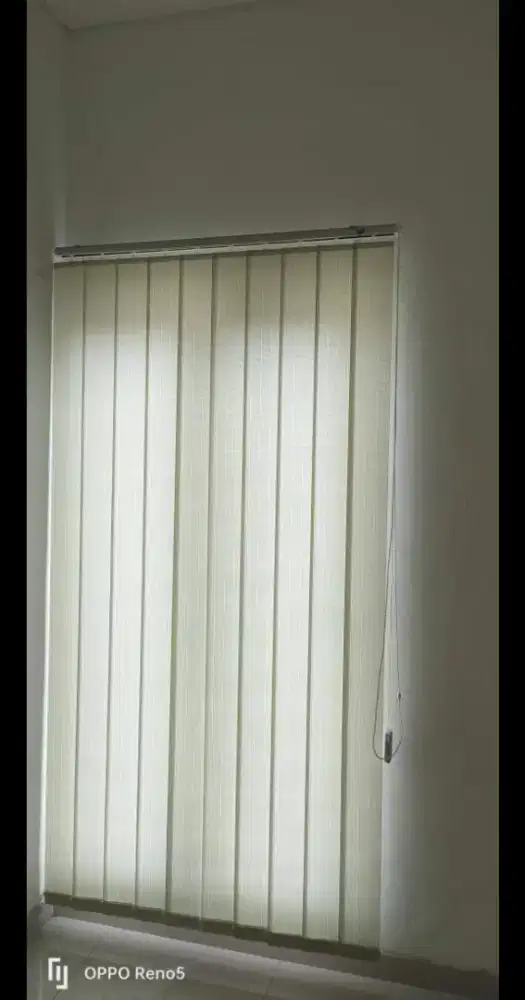 Gorden jendela kantor dan rumah