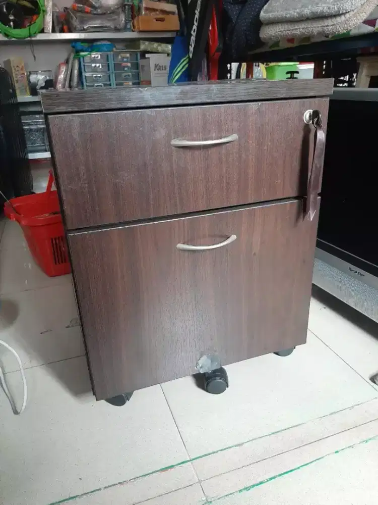 Laci dorong / Nakas beroda minimalis