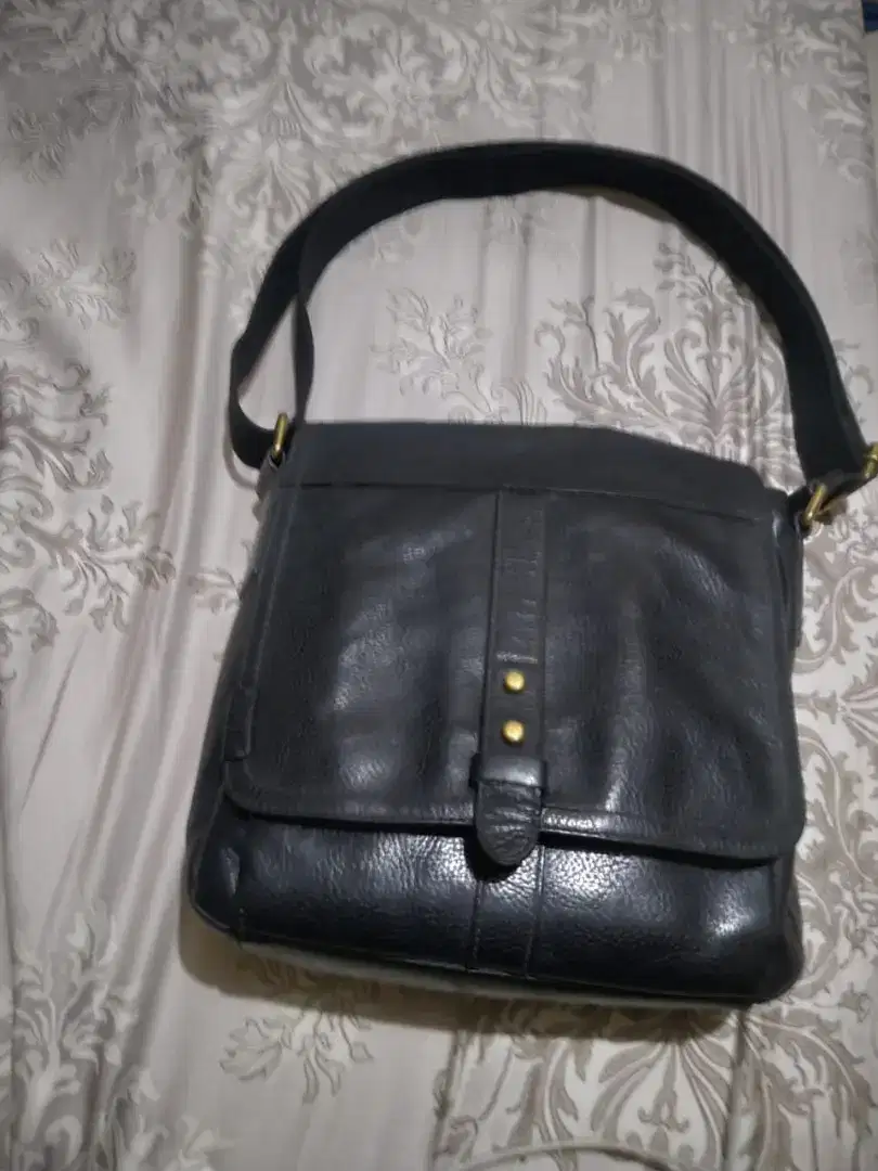 Fossil  sling bag leather original