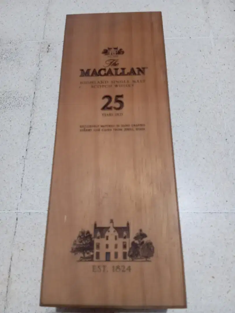 Kotak kayu macallan 25