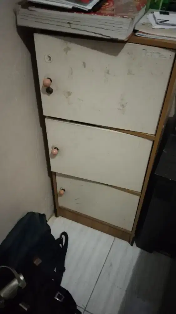 Lemari buku kayu 3 susun