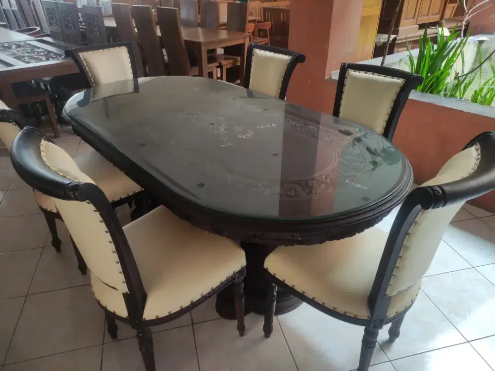 Meja makan ganesha, bonus kaca