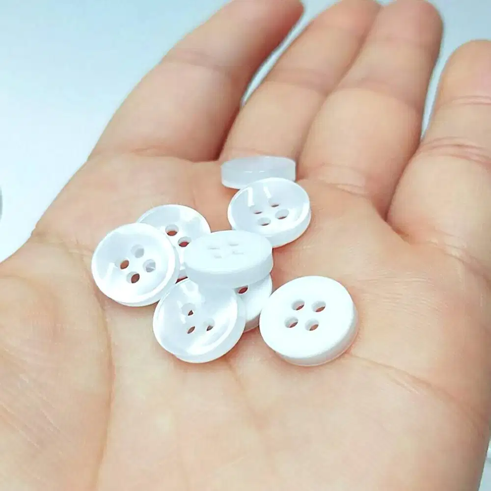 10 Pcs Kancing Resin Putih White Transparan 11mm 1,1cm 4 Lubang Baju