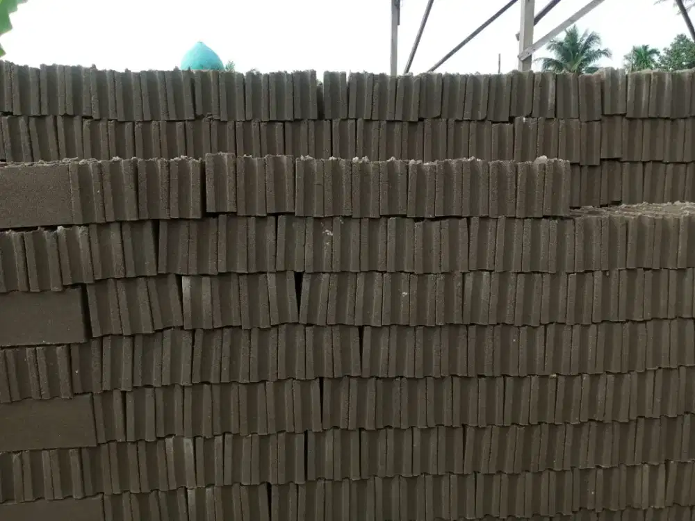 batu batako 3 lobang