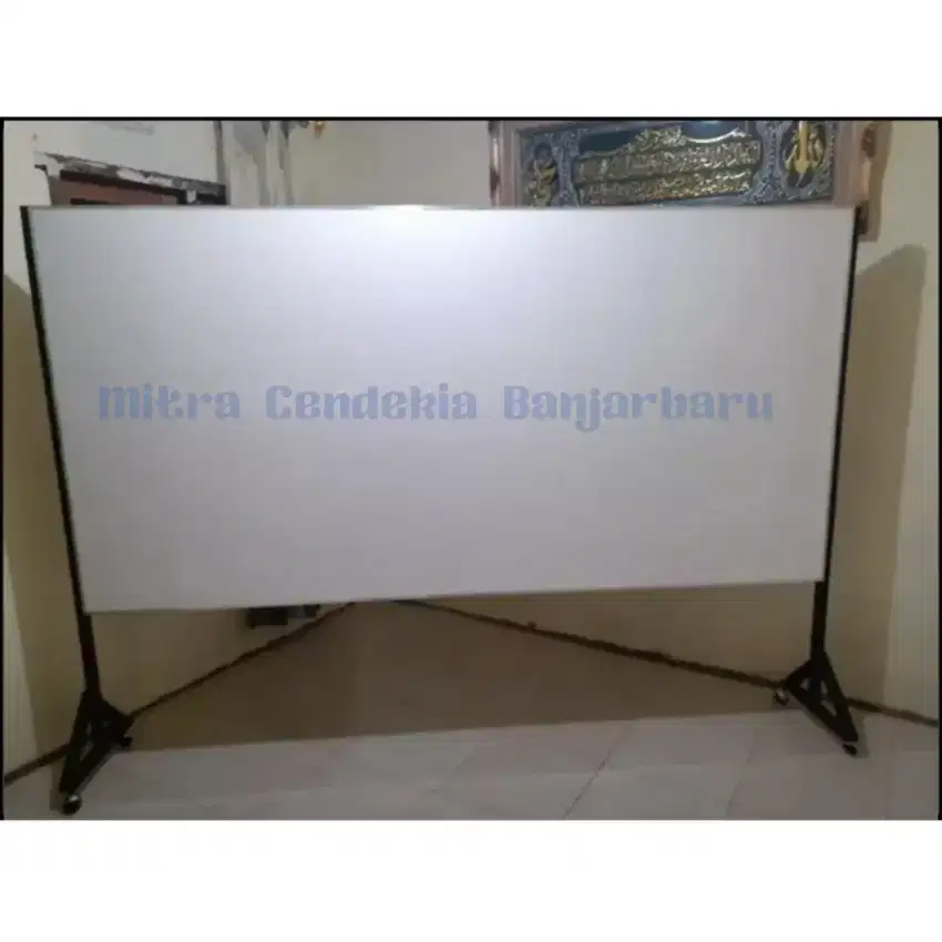 Papan tulis whiteboard beroda