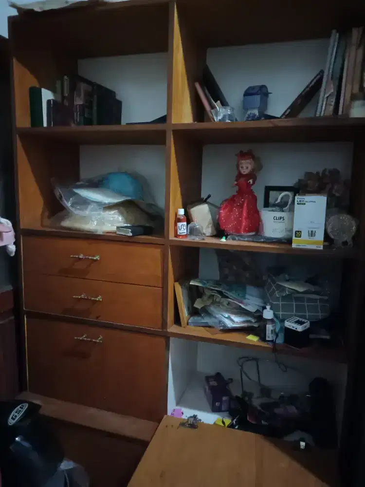 Lemari penyimpanan buku kayu