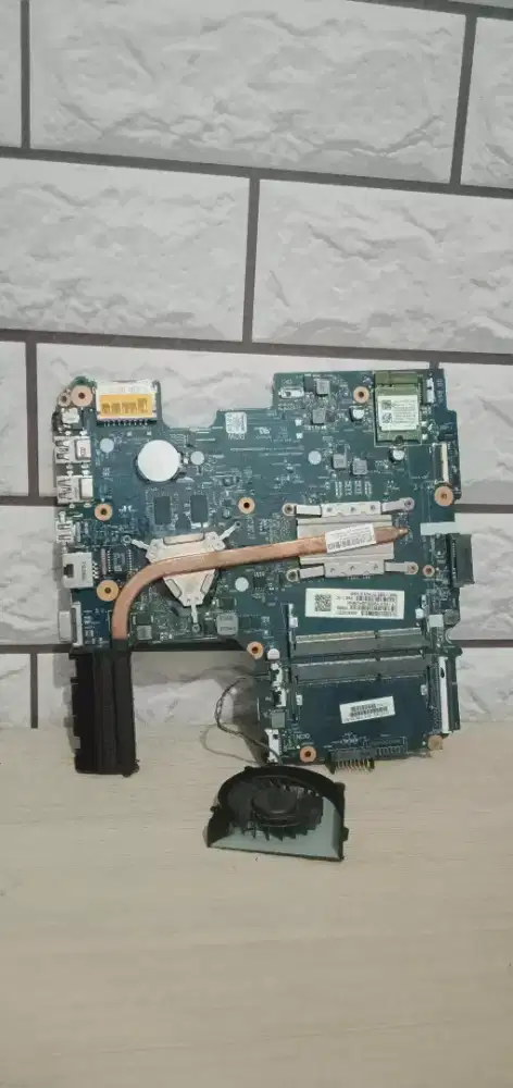 mother board laptop HP 14-AM036TX rusak