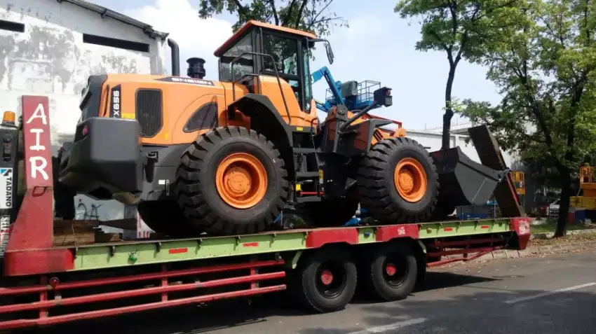 loader 1.8 m3 bukan komatsu ,berkwalitas jepang, ensign