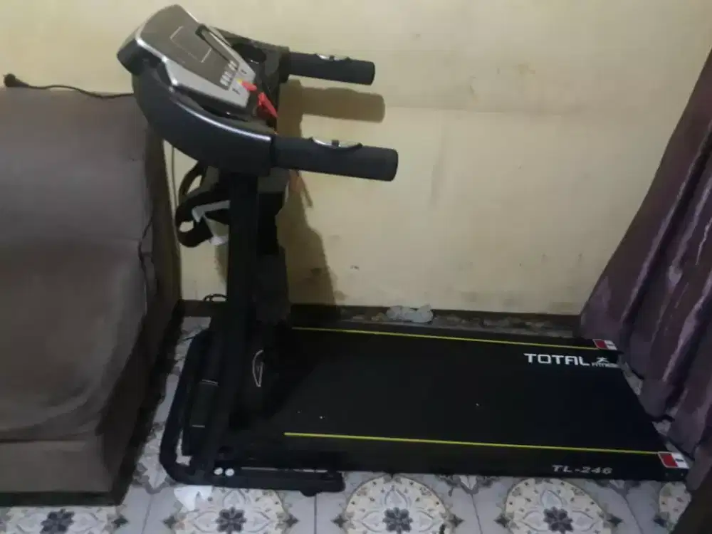 Alat fitnes treadmill elektrik TL 246 tiga fungsi