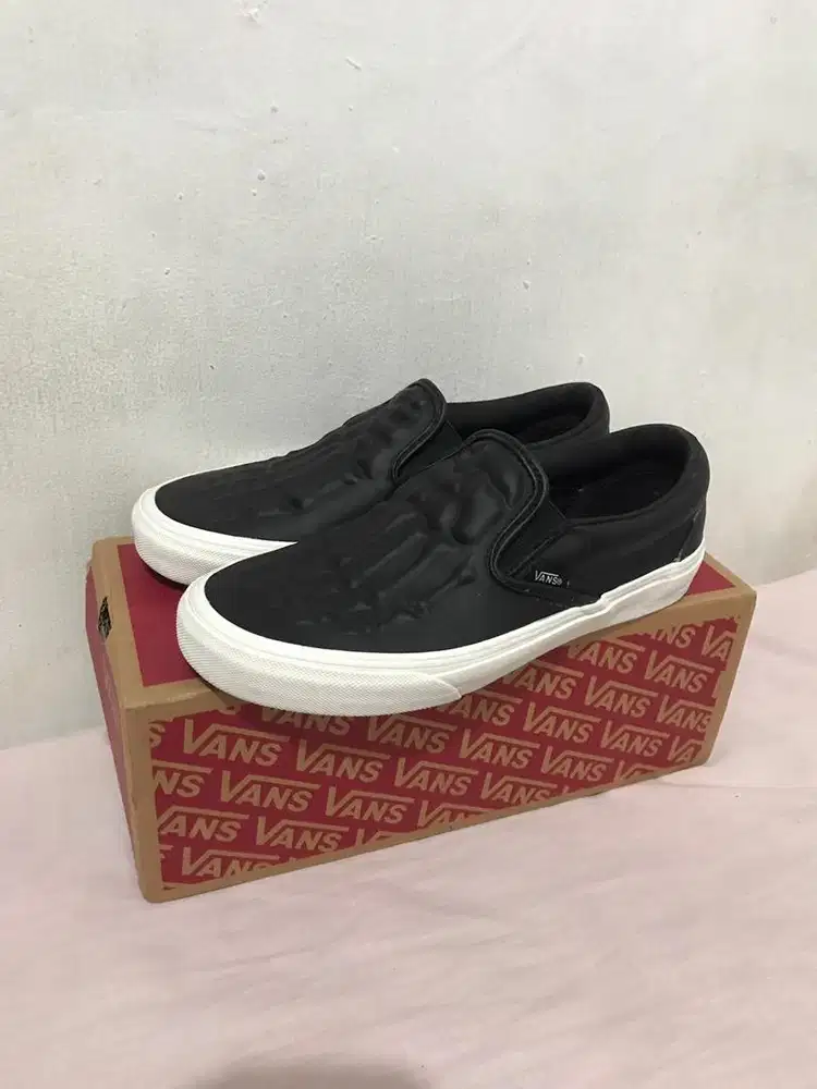 Vans slip hot sale on bones