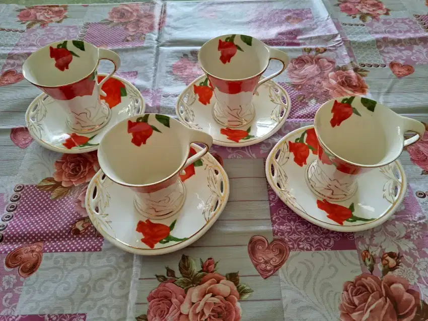 4Set Cangkir motif Rose