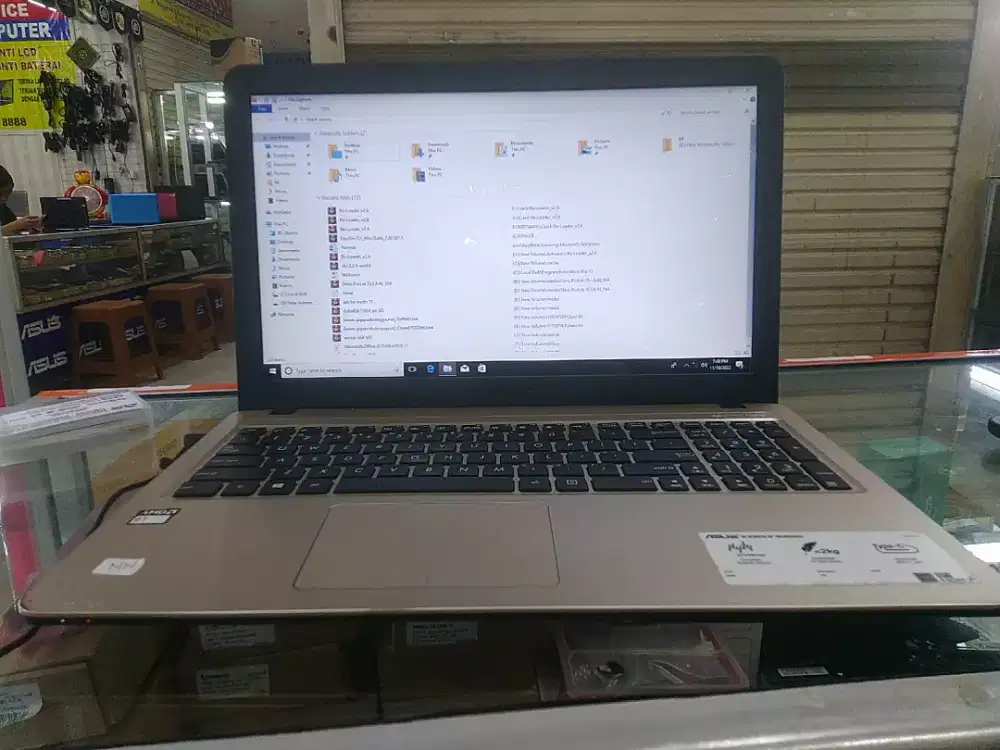 Laptop Asus X540YA Amda E1 -7010 APU ram 2gb HDD 500gb