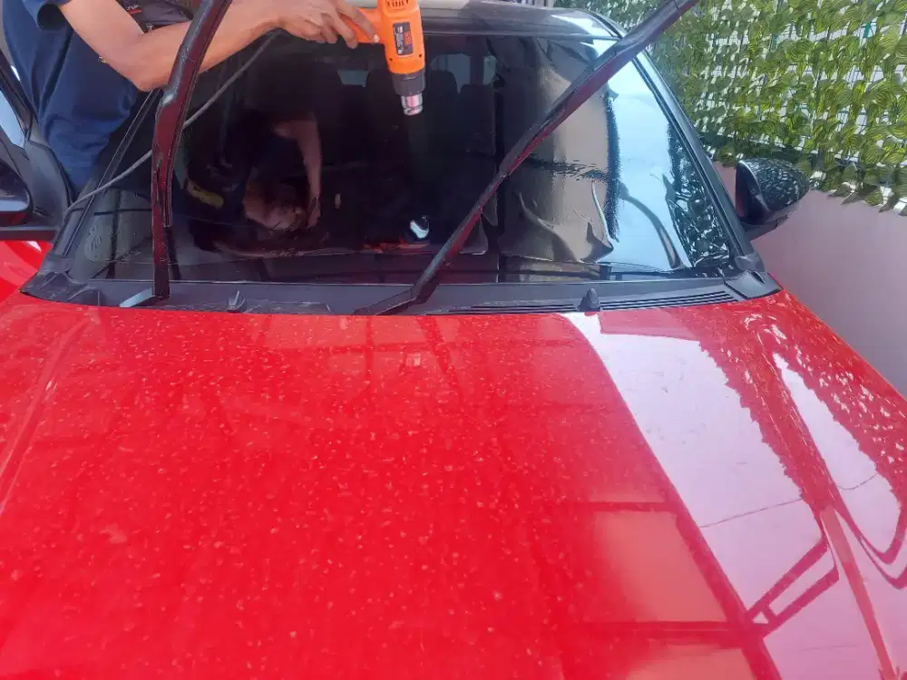 teknisi pasang kaca film mobil panggilan
