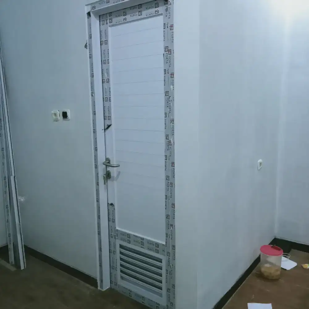 pintu kamar mandi