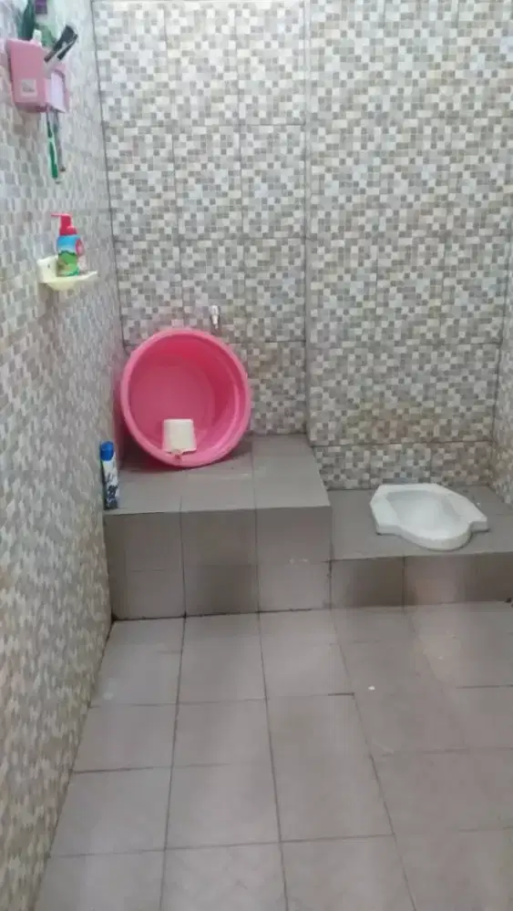 Kamar mandi kotor Bisa bersih.