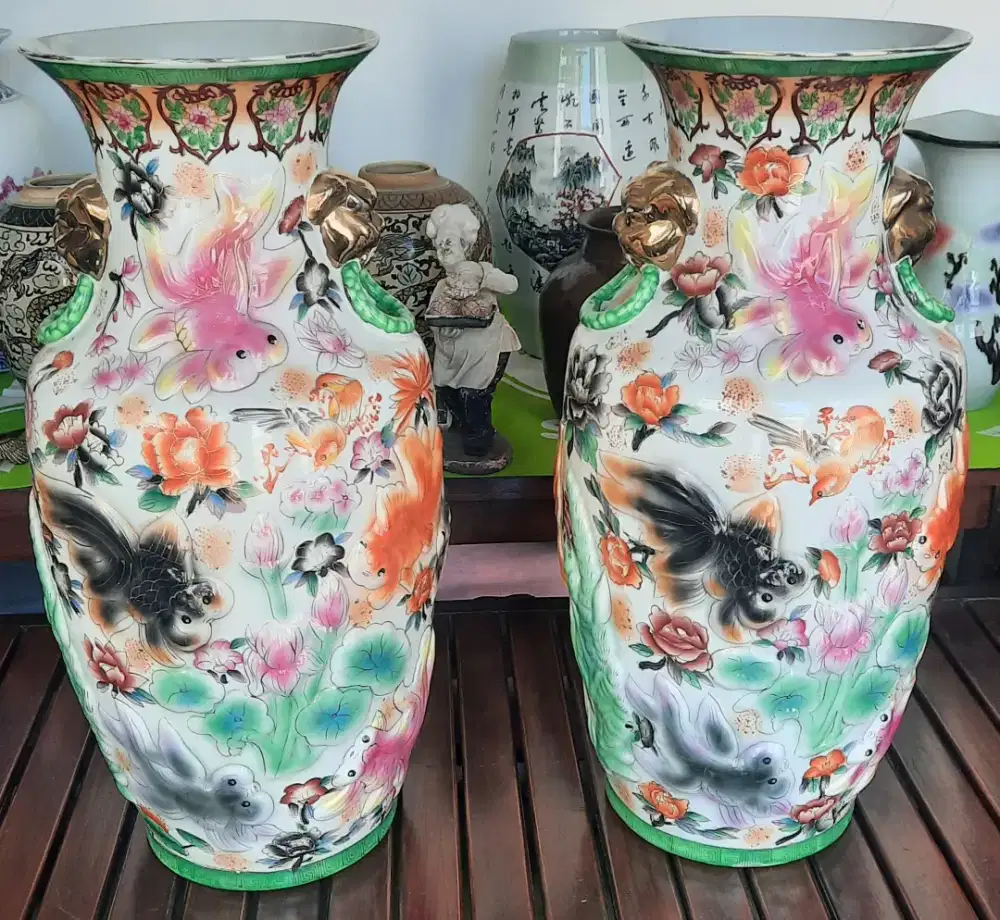 SEPASANG GUCI CHINA.