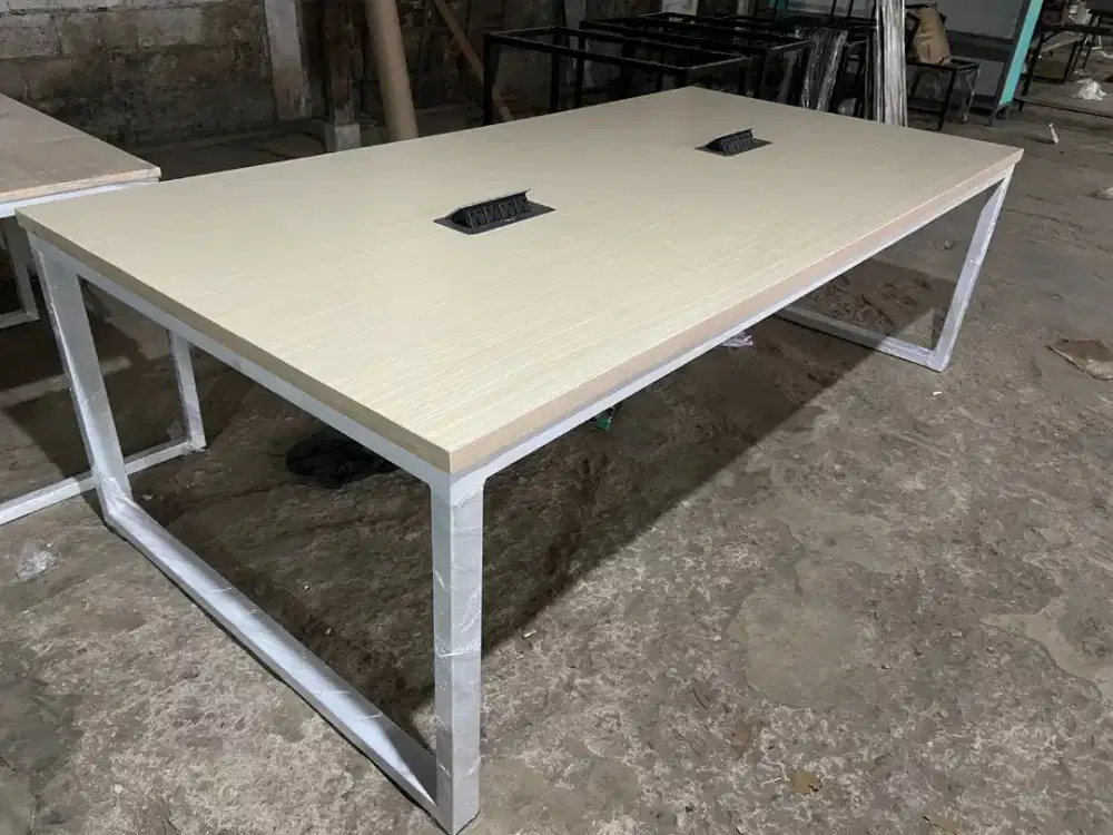 Meja rapat meeting kantor