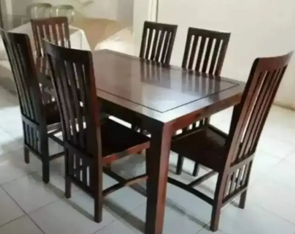 Set meja makan minimalis