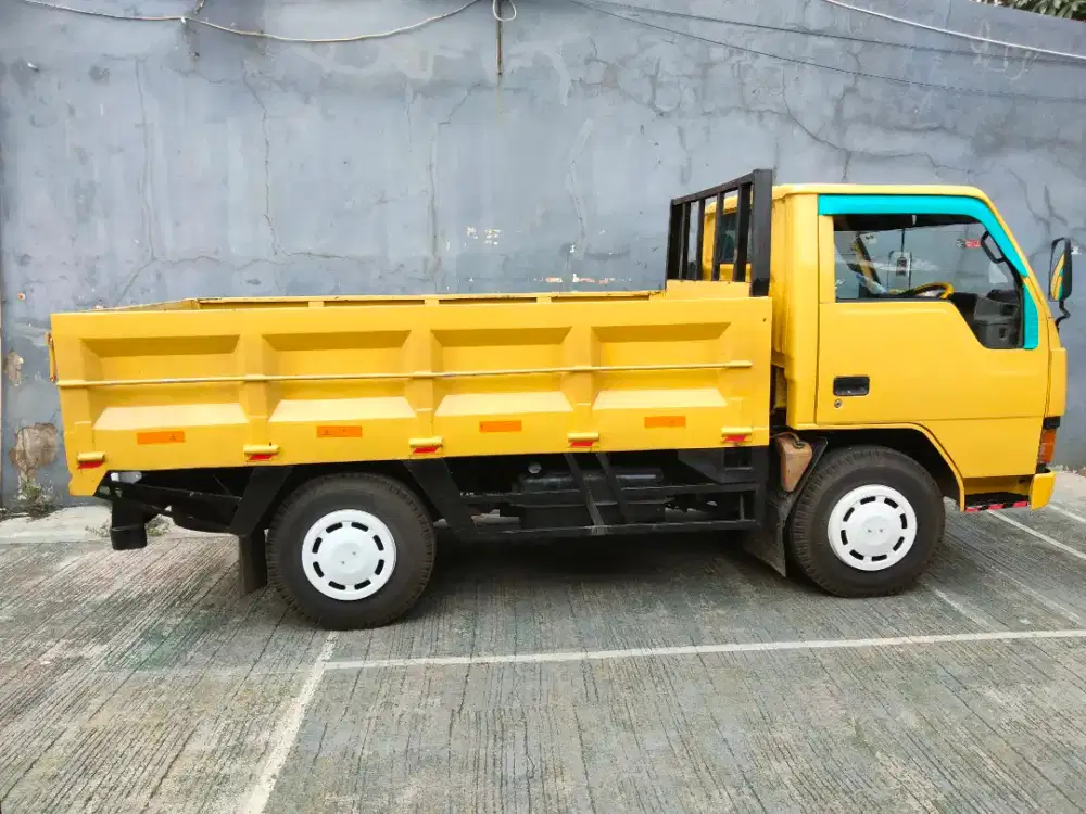 Truk engkel pindahan dan angkut barang