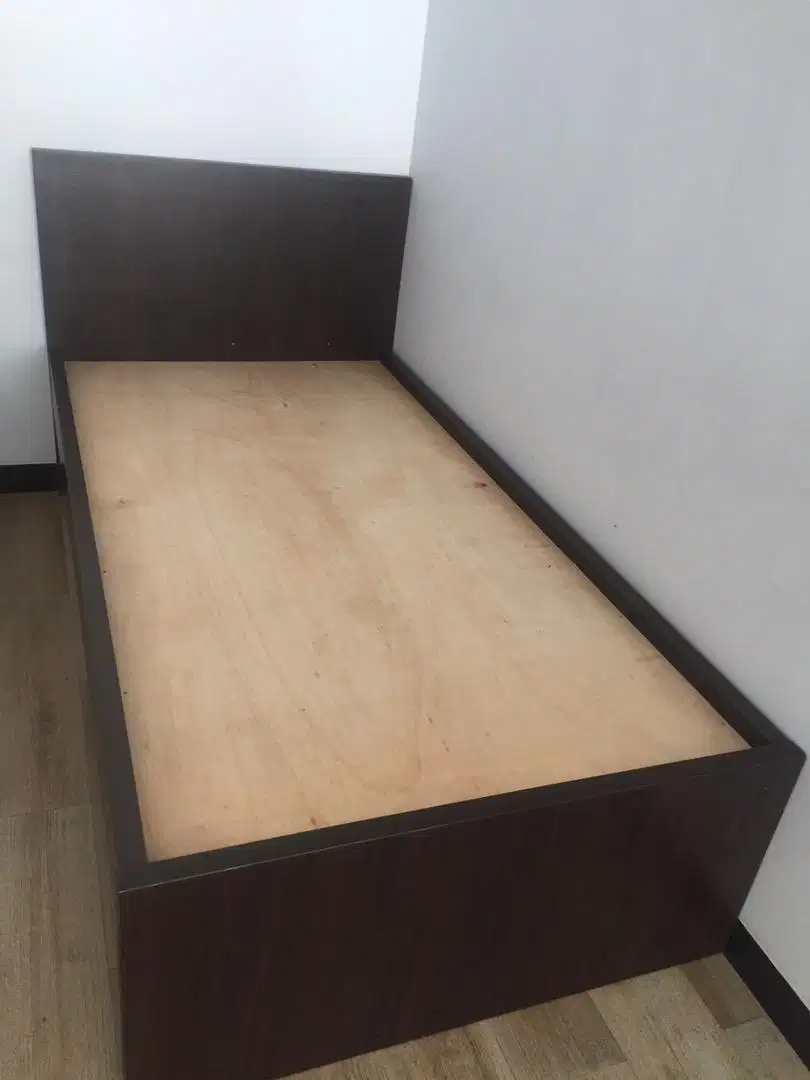 Tempat tidur HPL furniture istimewa